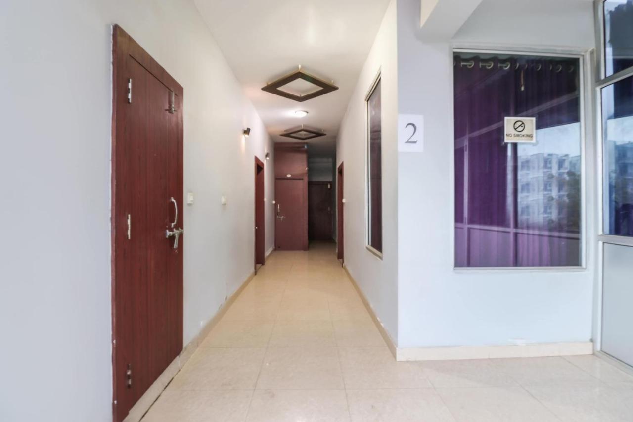 Oyo 69402 Yogeshwar Dhaam Hotel Vrindāvan Exterior foto
