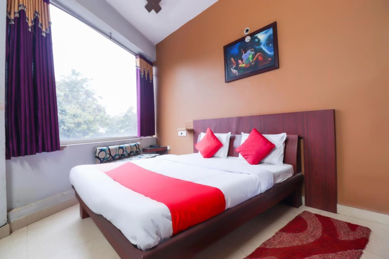 Oyo 69402 Yogeshwar Dhaam Hotel Vrindāvan Exterior foto
